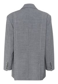 Harmaa bleiseri, jossa on teksturoitu kangas ja vastaväriset valkoiset saumat, sakaelokaulus sekä kuusipainikkeiset hihansuut.