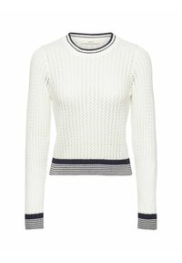 Weißer, langärmeliger Strickpullover mit einem strukturierten Muster, ausgestattet mit einem marineblauen gestreiften Rippkragen und -saum.