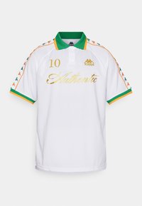 Bílá polokošile se zeleným límcem, oranžovými a zelenými akcenty na rukávech, zlatým číslem "10" a textem "Authentic", logo Kappa na hrudi.