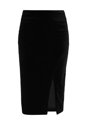 Černá sametová tužková sukně s bočním rozparkem, hladkou texturou a přiléhavým střihem, vybavená pasovým proužkem pro strukturu a s minimálním zdobením.