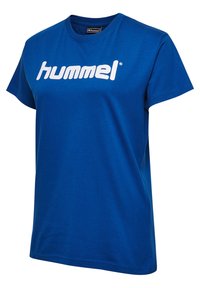 Blå bomullströja med en vit "hummel"-logotyp på framsidan. Korte ärmar, rund halsringning och rak skärning.