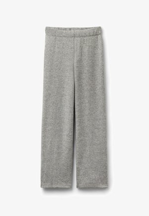 Graue weit geschnittene Hose aus weichem Stoff mit einem elastischen Bund, die eine glatte Textur hat und keine sichtbaren Muster oder Verzierungen aufweist.