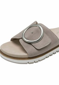 Sandale à glissière en daim gris clair avec une boucle métallique circulaire proéminente, une semelle rembourrée et un design de plateforme rayée blanche.