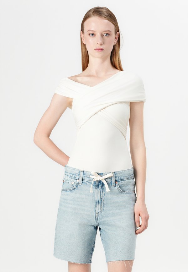 LOOSE BERMUDA DELILAH DRAWCORD - Denim shorts - light indigo3