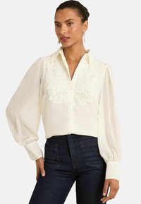 REGULAR FIT - CENTRE LONG SLEEVE - Nööpidega pluus - white ecru