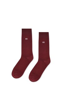 Bordowe skarpetki wykonane z miękkiego materiału, o jednolitym kolorze z logo z boku. Gładka faktura, klasyczna długość.