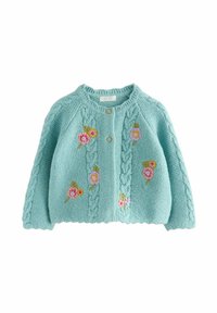 Cardigan lavorato a maglia color turchese con design a trecce, caratterizzato da motivi floreali ricamati in rosa e giallo, e bottoni in legno.