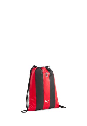 Sac de sport à cordon rayé rouge et noir avec le logo Puma et le blason du club de football AC Milan à l'avant.