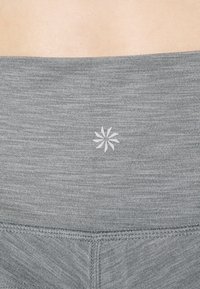 Athleta SALUTATION JOGGER - Calças de fato de treino - heathered grey