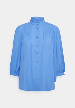 Lyseblå langærmet bluse med pyntebukser, flæset høj krave, knaplukning foran og samlede manchetter.