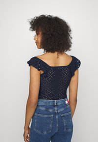 Vero Moda VMTASSA CROP - T-shirt estampada - navy blazer