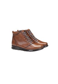 Las botas de tobillo de cuero marrón tienen un acabado texturizado con cordones grises. La suela es de goma con una ligera curvatura, proporcionando flexibilidad y comodidad.