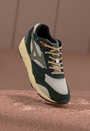 CONTENDER UNISEX - Sneakers laag - pristine/agave green/pine grove