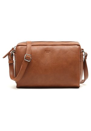 Sac bandoulière en cuir marron avec sangle ajustable, forme rectangulaire et logo discret de la marque sur le devant.