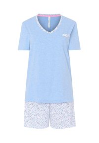 Conjunto de pijama de algodón azul claro con top de cuello en V y pantalones cortos. Los pantalones cortos presentan un patrón floral sobre un fondo blanco con acentos en azul y rosa.