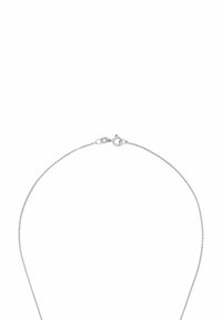 Silverkedja med ett tunt, slankt design, som har en låsning. Kedjan har en mjuk textur och minimalistisk stil.