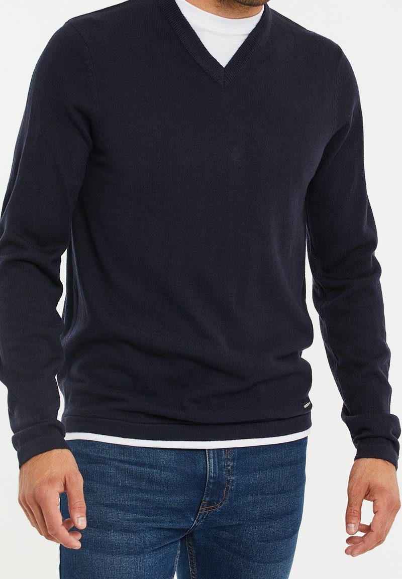 Threadbare Sweter