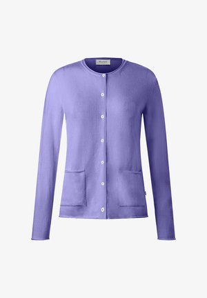 Lavendel langærmet cardigan med rund halsudskæring, frontknapper og to forreste påsyede lommer.