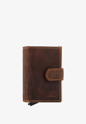 Portafoglio in pelle marrone con una finitura testurizzata, dotato di chiusura a pattina e cuciture visibili. Forma rettangolare compatta con un design minimale.
