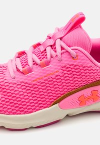 Under Armour DYNAMIC SELECT - Trainingsschoen - fluo pink/copper penny/phoenix fire