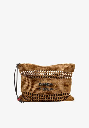 Pochette tissée marron avec motif en maille ouverte et fermeture à cordon avec sangle noire et détail perle rouge.