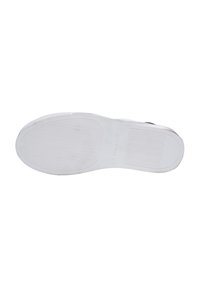 Witte rubberen sneakerzool met een gestructureerd grippatroon, voorzien van een licht verhoogde voetboog en gedrukt detail "MADE IN ITALY".
