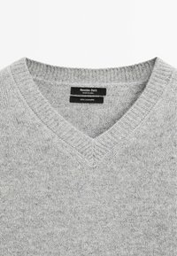 Massimo Dutti OVERSIZE CASHMERE V-NECK - Strickpullover - grey