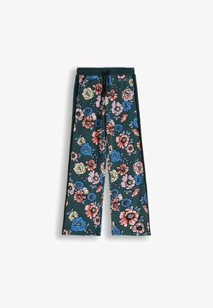 Luźne spodnie o ciemnozielonym tle z wyrazistym kwiatowym wzorem w odcieniach niebieskiego, różowego, czerwonego i kremowego, z elastycznym ściągaczem w talii oraz bocznymi kieszeniami.