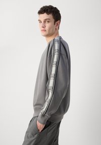 HUGO DUSTRIP - Mikina - open grey