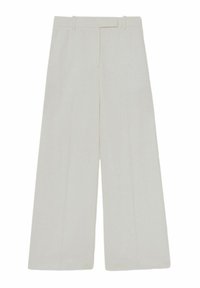 Pantaloni a gamba larga di colore crema, realizzati in un tessuto liscio. Presentano una vita alta e media con passanti per cintura e pieghe frontali per un design sartoriale.