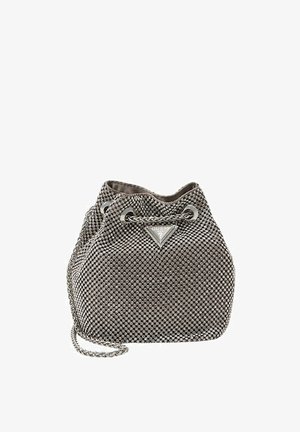 Borsa secchiello grigia metallica realizzata in tessuto texturizzato, con chiusura a cordoncino e manico a catena, arricchita da un accento con logo a forma di diamante.