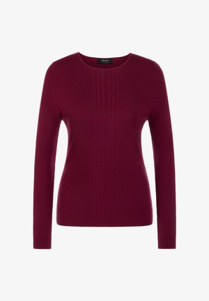 Bordeauxroter, gerippter Pullover mit langen Ärmeln und rundem Ausschnitt, der vertikale Musterdetails und eine weiche Textur aufweist.