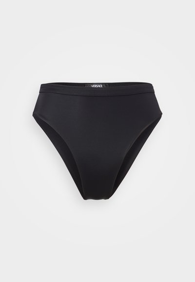 Melnas bikini apakšējās daļas, kas izgatavotas no gludas, elastīgas auduma. Iespējas ar vidēji augstu jostasvietu un minimāla seguma dizainu. Nav redzamu rakstu vai akcentu.