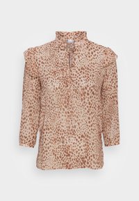 Leichte, durchsichtige Bluse in Beige mit braunem Tierdruck; sie hat einen hohen Kragen, Rüschenschultern und eine Schleife am Ausschnitt.