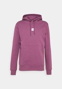 Lila hoodie med en framficka i kängurustil, justerbara snoddar, ribbade ärmslut och en liten logopatch på bröstet.