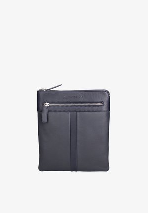 Donkergrijze leren pouch met bovenste ritssluiting, horizontaal ritssluitingsvak aan de voorkant en verticale naaddetail in het midden.