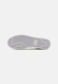 EA7 Emporio Armani UNISEX - Tenisice - white/spectra green