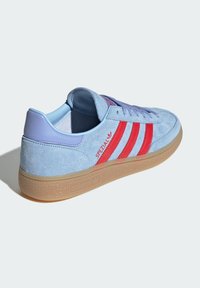 adidas Originals SPEZIAL - Tenisice - glow blue red blue spark
