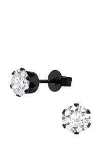 Zwarte metalen studs met grote, ronde, heldere stenen die door zes klauwen worden vastgehouden, met een veilige achterkant en een gepolijste afwerking.