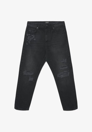 Czarne dżinsy z denimu z efektami postarzenia, z przetarciami i postrzępionymi krawędziami. Klasyczny fason z pięcioma kieszeniami i zapięciem na guziki. Klasyczny krój.