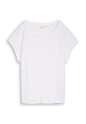Biała bluzka z krótkim rękawem i okrągłym dekoltem, subtelne kwiatowe haftowane oczka przy ramionach i luźny krój.