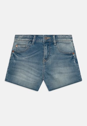 Short en jean bleu avec poches avant, passants pour ceinture et fermeture par bouton, présenté sur un fond blanc uni.