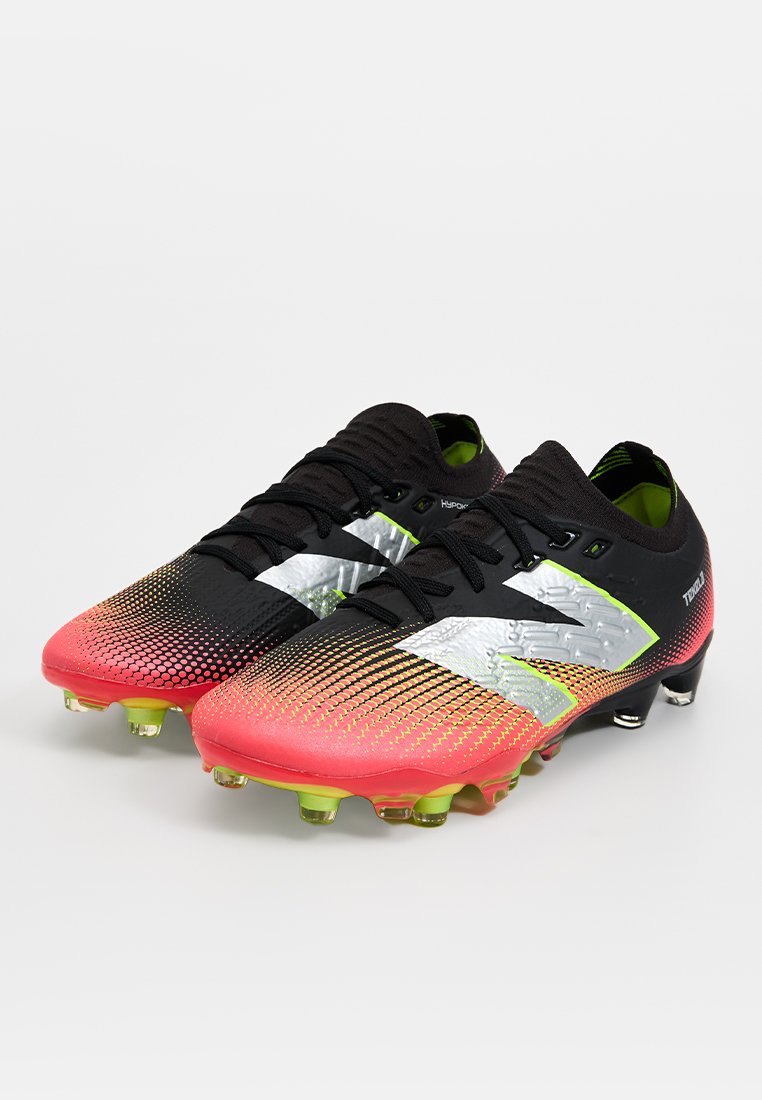 Fußballschuhe für festen Untergrund