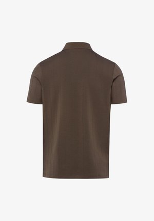 Bruin polohemd met korte mouwen, subtiele verticale strepen, geribbelde kraag en een effen achterkant, gezien van achteren op een witte achtergrond.