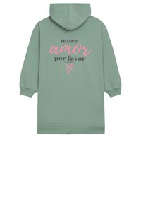 Hoodie in Pastellgrün mit dem Text "more amor por favor" in Pink und Dunkelgrau. Lockerer Sitz mit langen Ärmeln.