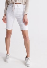 Superdry & Co Farkkushortsit - white