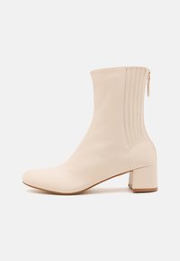 Neizbrano, off white