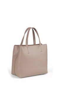Borsa tote in pelle beige con superficie testurizzata, doppio manico superiore e chiusura con zip. Accenti in metallo color oro sulla parte frontale.