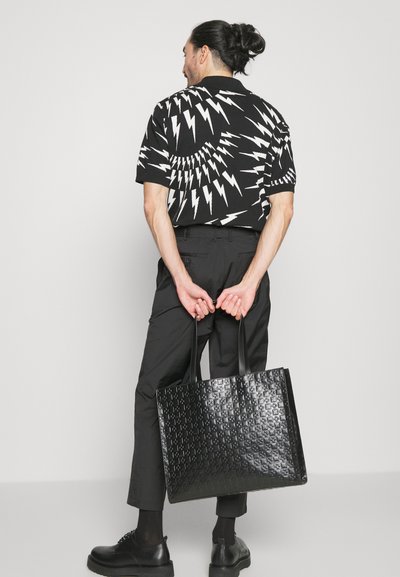 Neil Barrett PLEAT TROUSERS - Pantalones - black