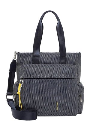 Marineblauwe gestructureerde totebag met dubbele handvatten, afneembare schouderriem, voorvak met rits, zijvakken en een kleine gele ritstrekker als detail.